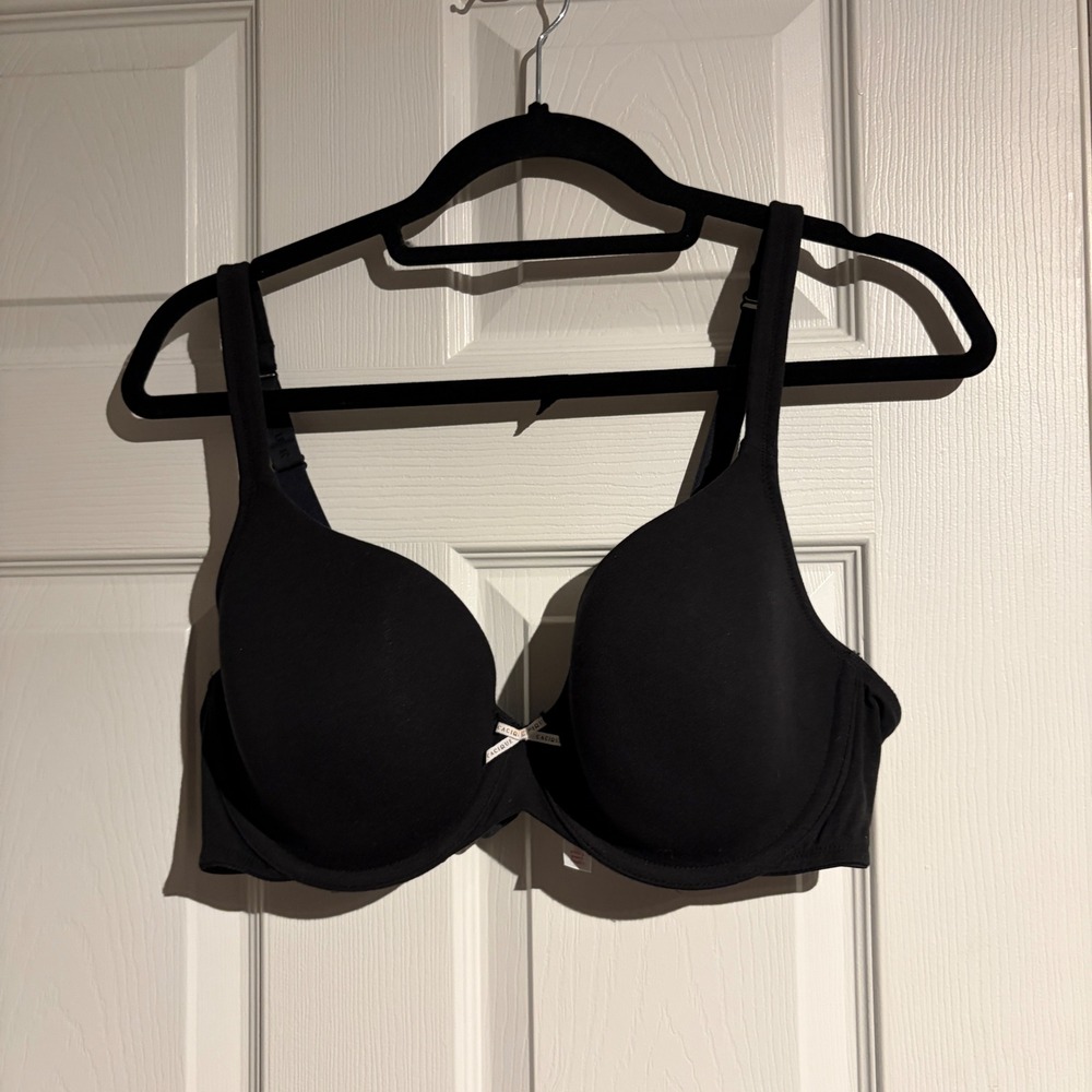 Cacique Black Lightly Lined T-Shirt Bra with Underwire Size 38D